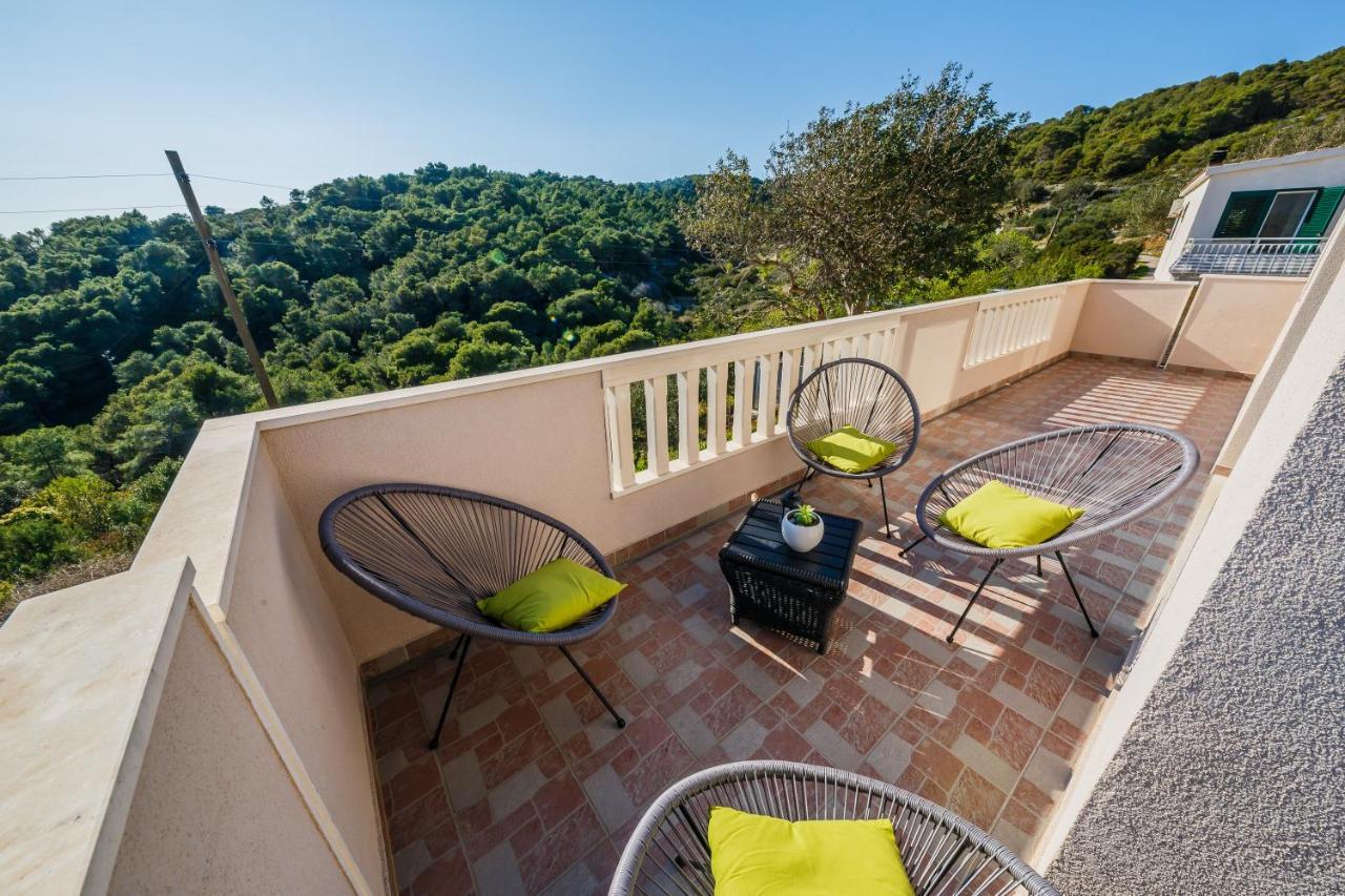 Villa Luana Vis Exterior photo