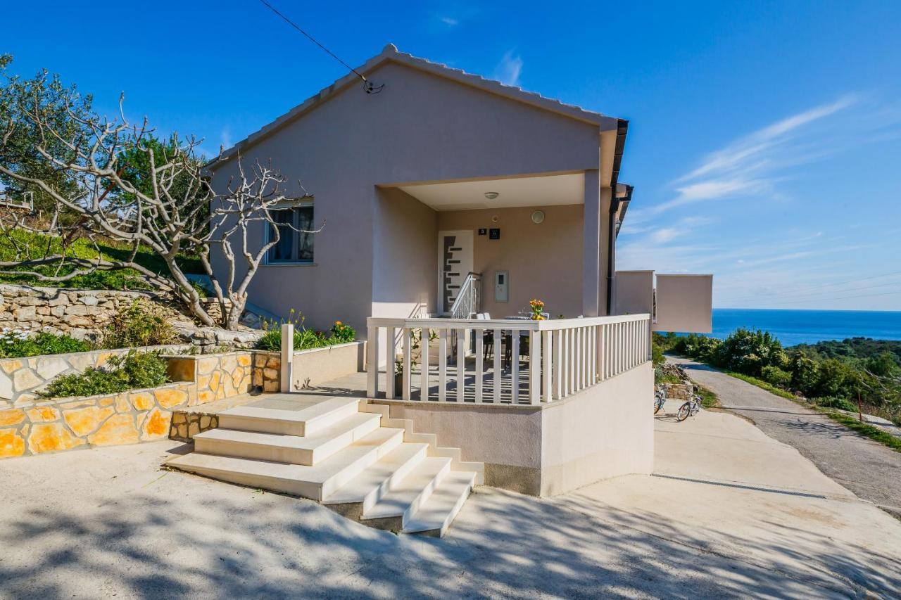 Villa Luana Vis Exterior photo