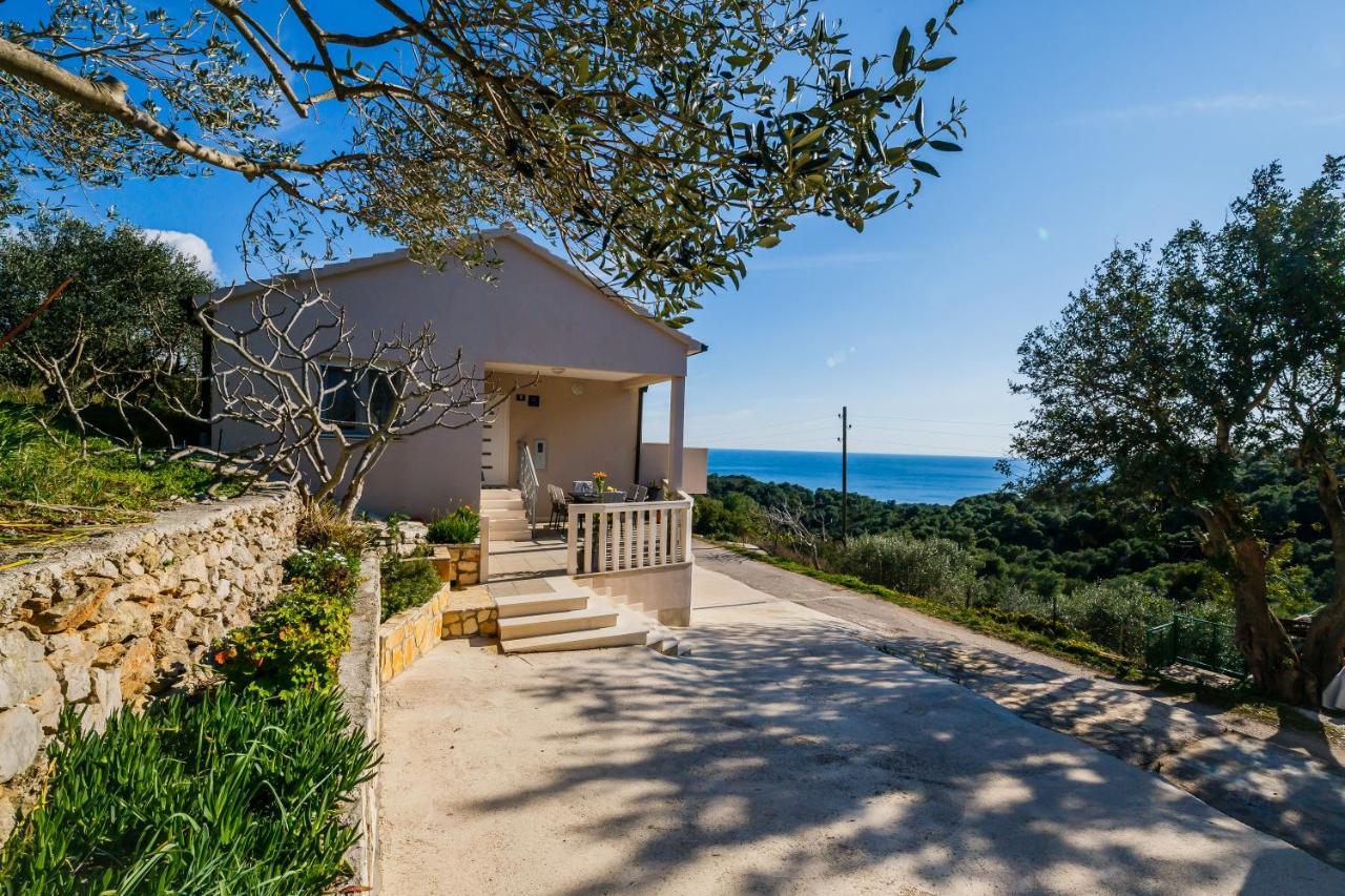 Villa Luana Vis Exterior photo