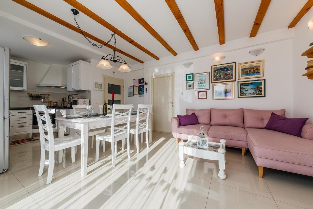 Villa Luana Vis Exterior photo
