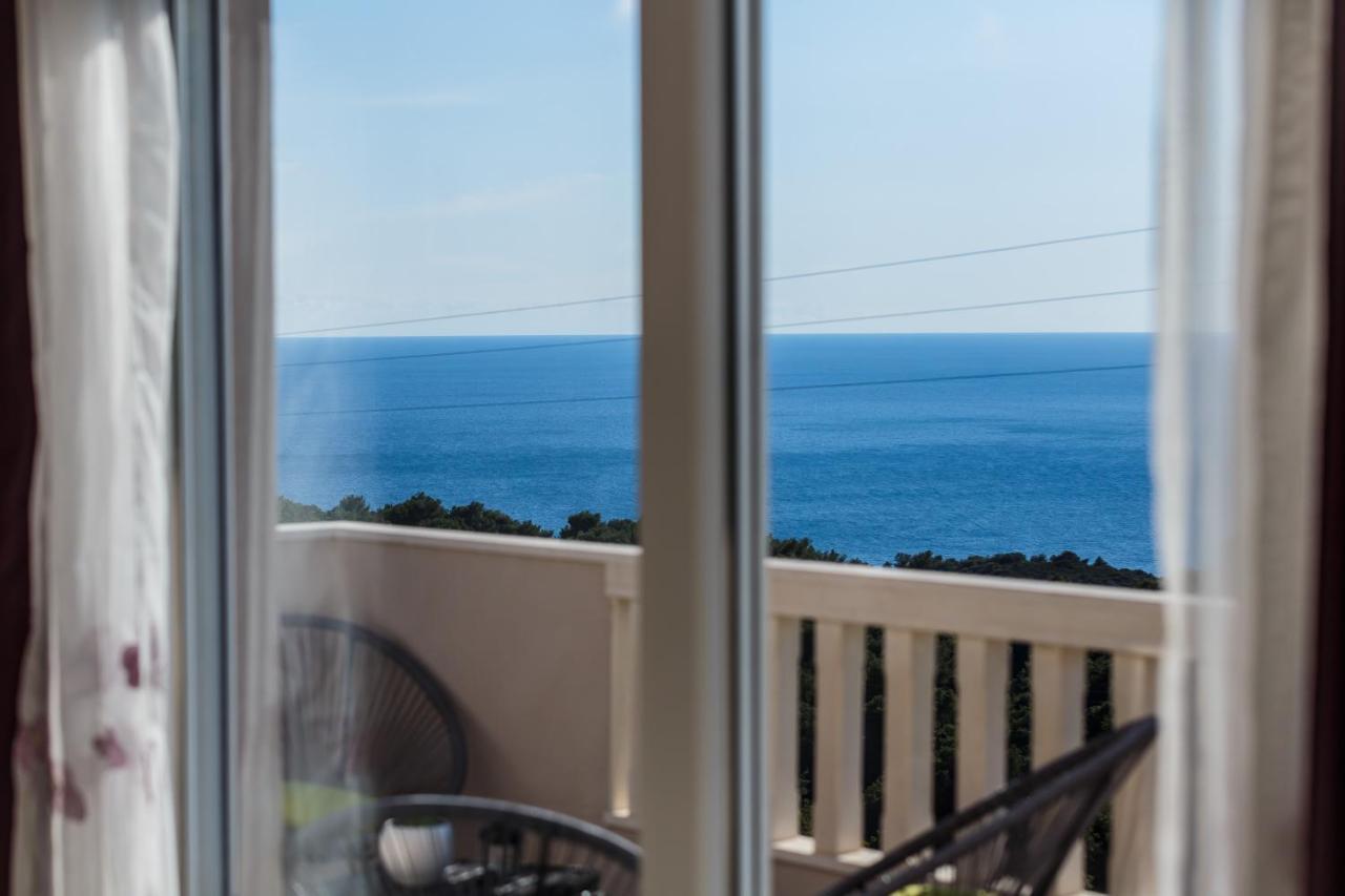 Villa Luana Vis Exterior photo
