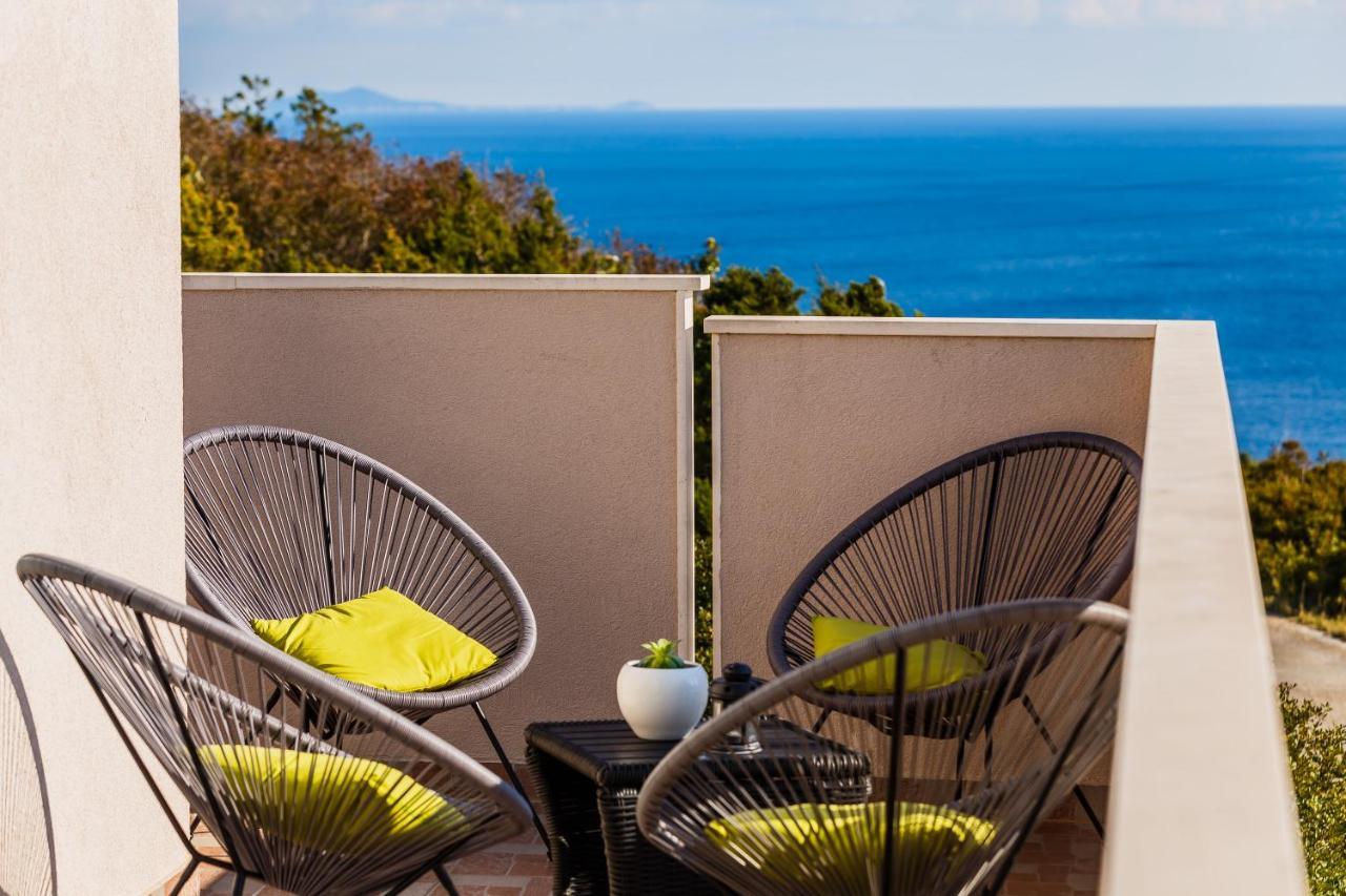 Villa Luana Vis Exterior photo
