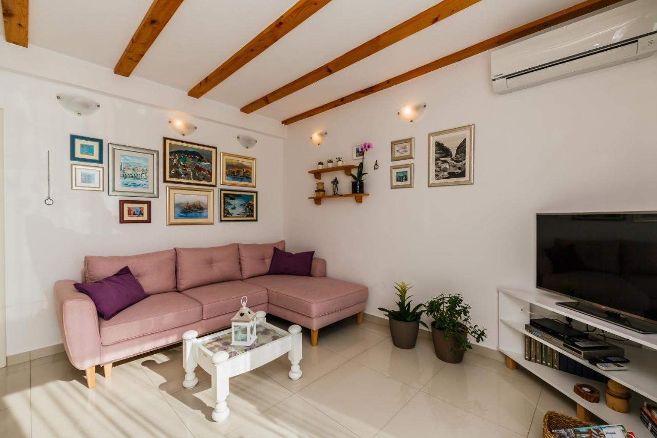 Villa Luana Vis Exterior photo