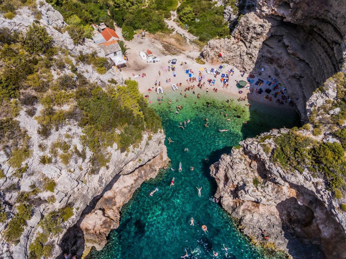 Villa Luana Vis Exterior photo