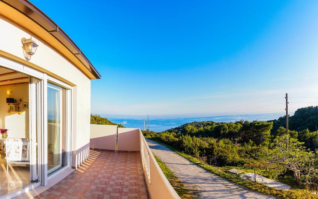 Villa Luana Vis Exterior photo